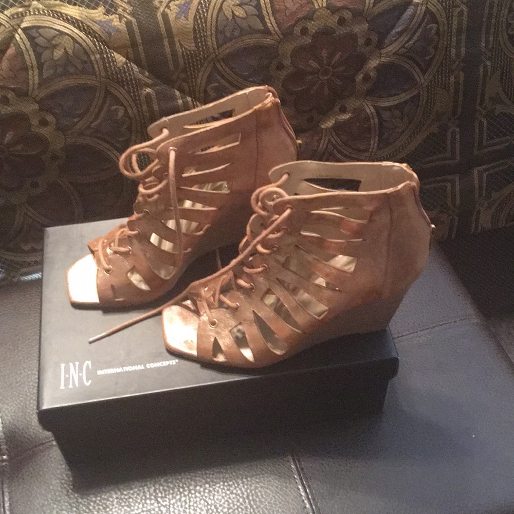 Shoes - Picture 3 of 6